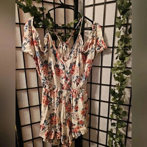 Floral open-shoulder romper‎